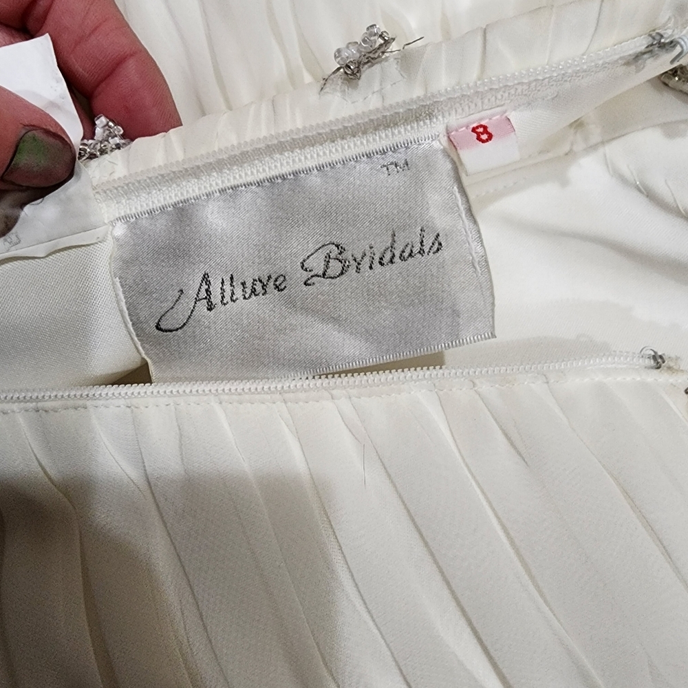 Wedding dress - Picture 8 of 8